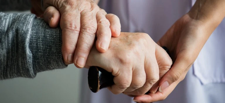 Momentos de cuidado e atenção fortalecem a qualidade de vida dos pacientes com Alzheimer