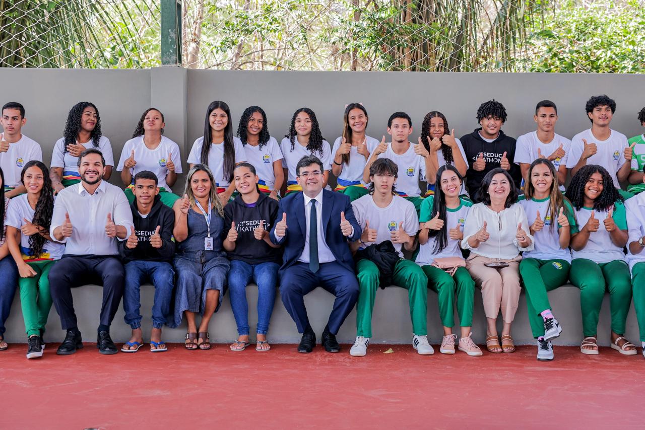 Governador Rafael Fonteles e secretário Washington Bandeira entregam escola de Tempo Integral reformada em Assentamento na zona rural de Teresina