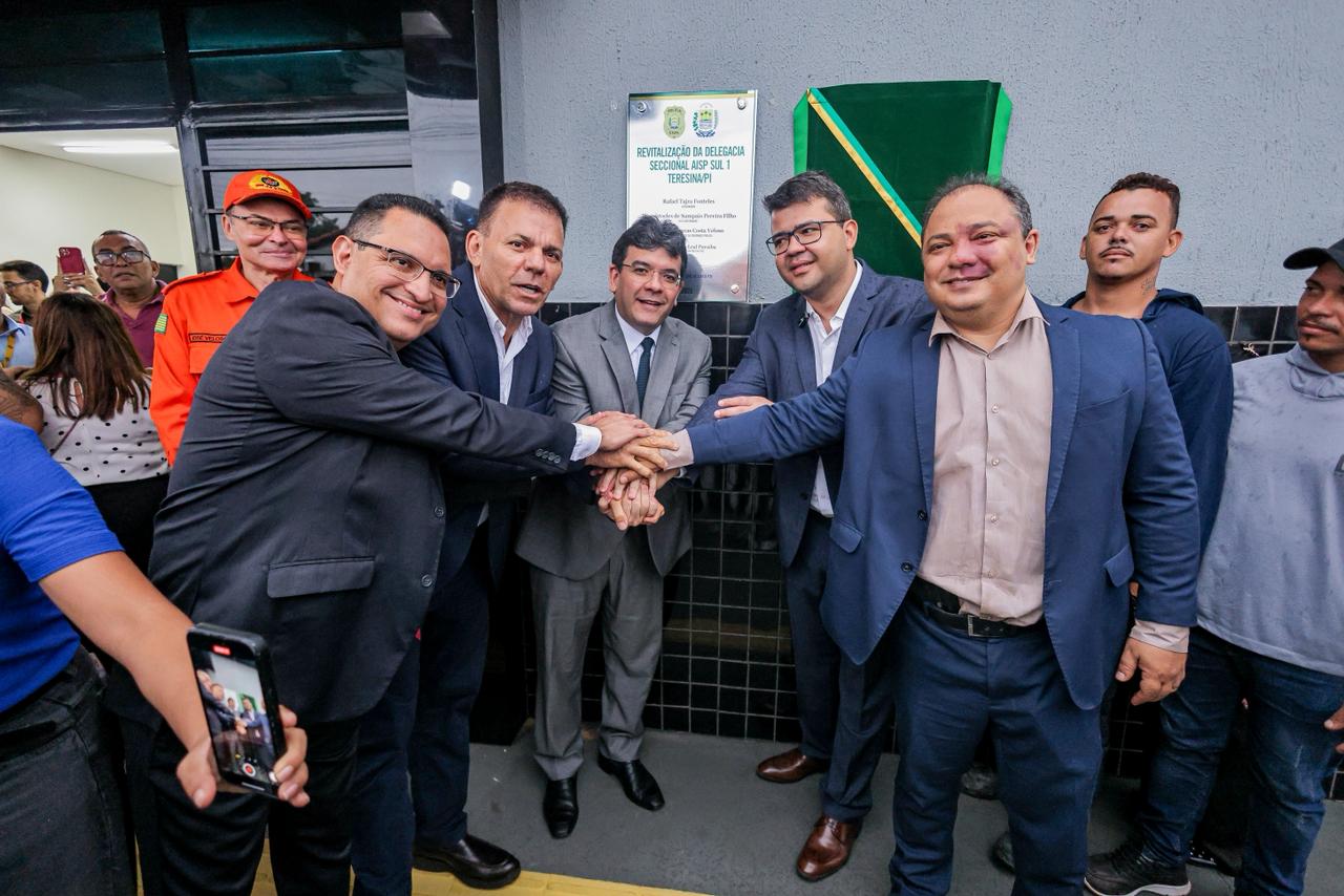 Governador Rafael Fonteles e autoridades da Segurança Pública do Piauí durante inauguração