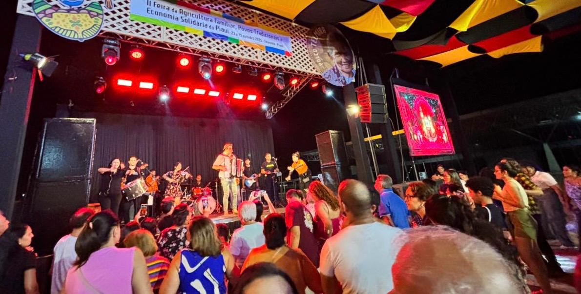 Feira da Agricultura Familiar é encerrada com show do Chambinho do Acordeon