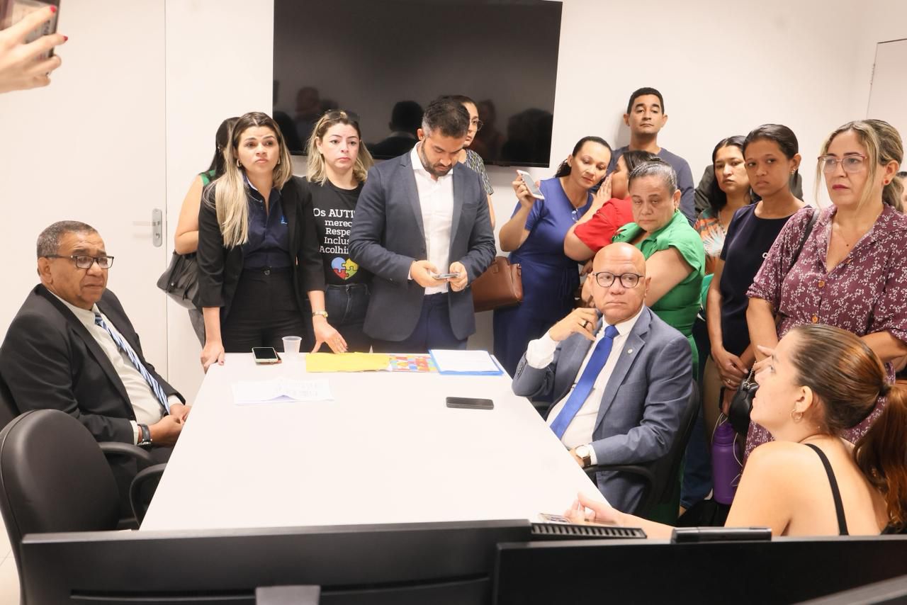 Deputado Franzé e mães denunciam planos de saúde