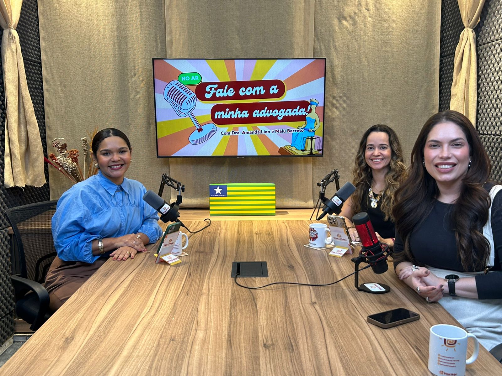 Lisiane Vianna, Malu Barreto e Amanda Lion no estúdio do portal Piauí Hoje