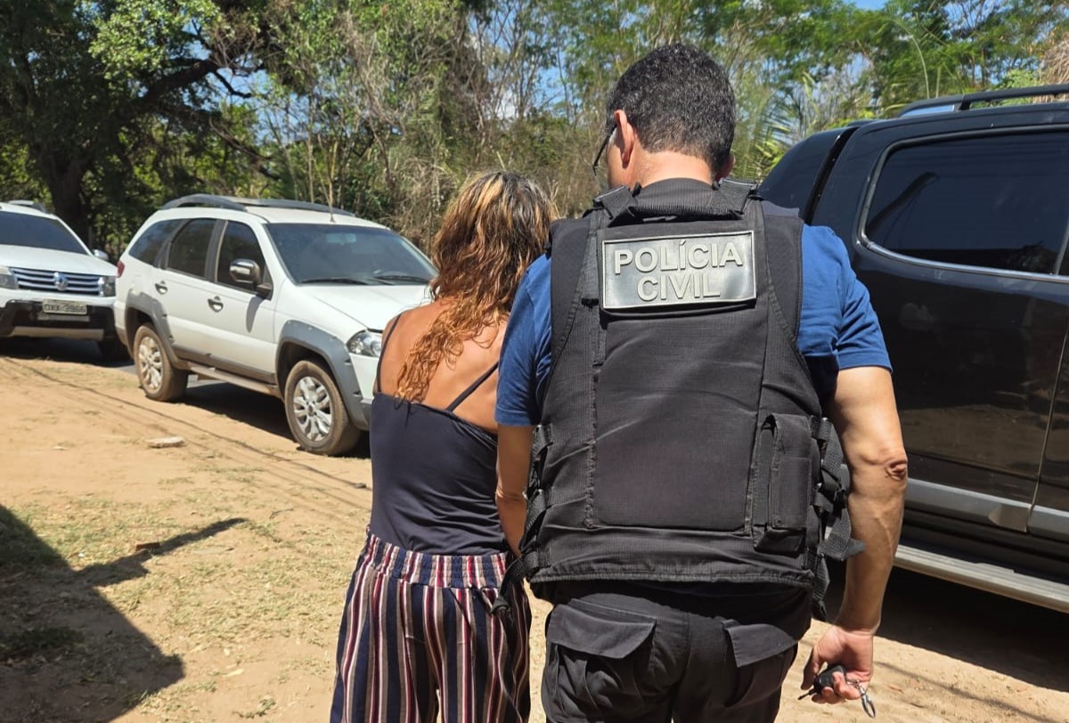 Mulher é presa por suspeita de tráfico em boca de fumo no bairro Boa Vista em Timon