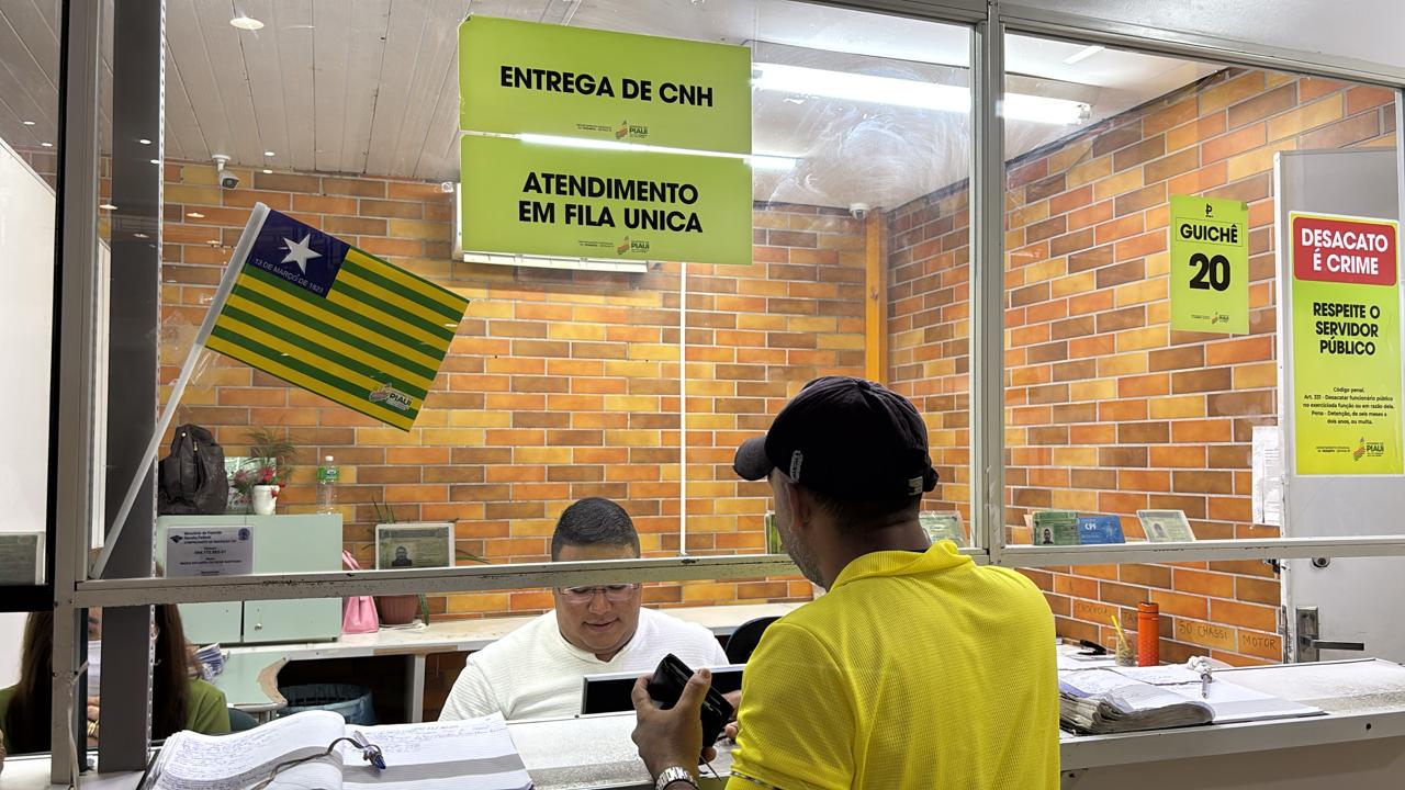 Detran acelera produção de CNH