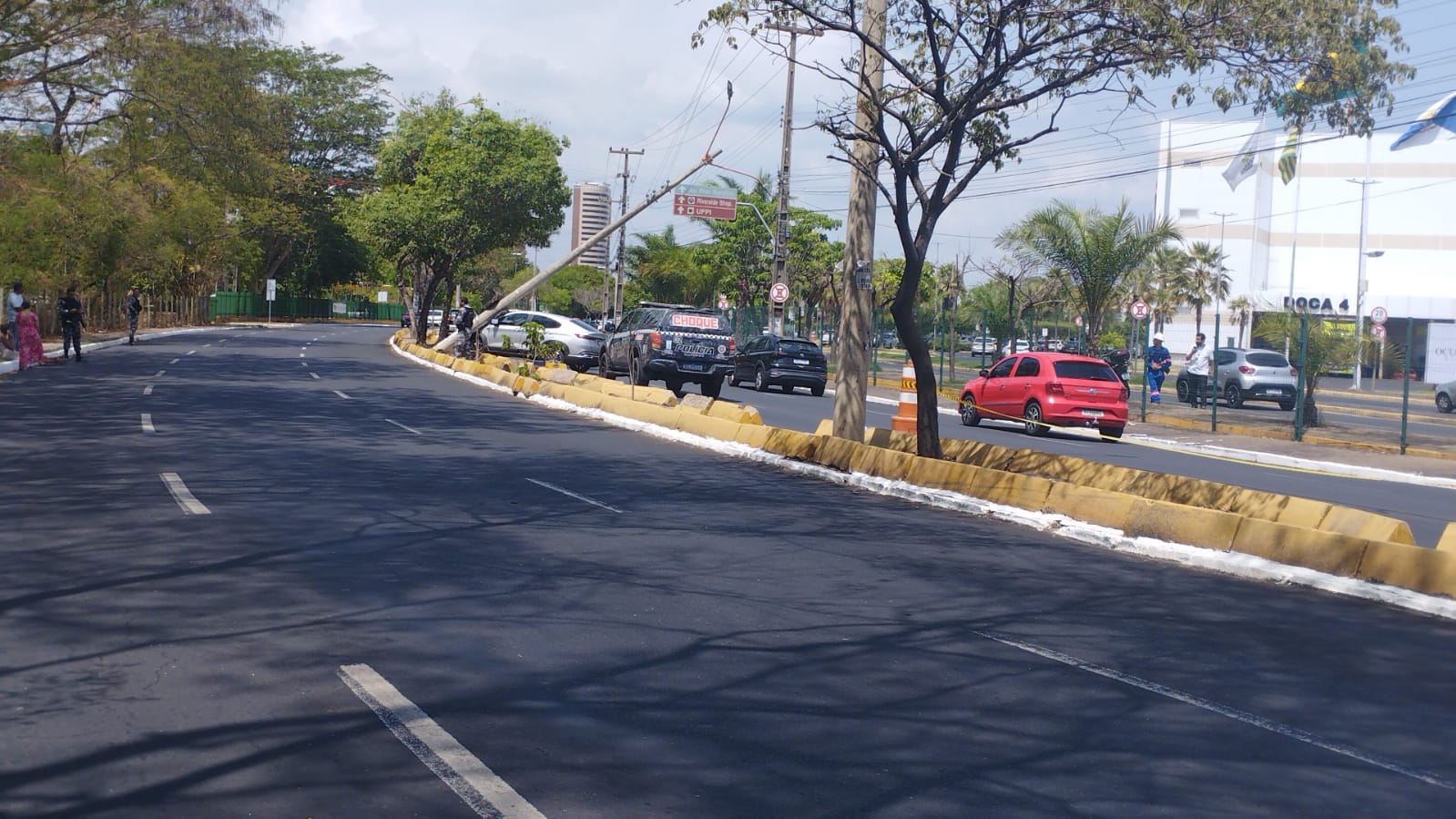 Acidente aconteceu em frente ao Teresina Shopping