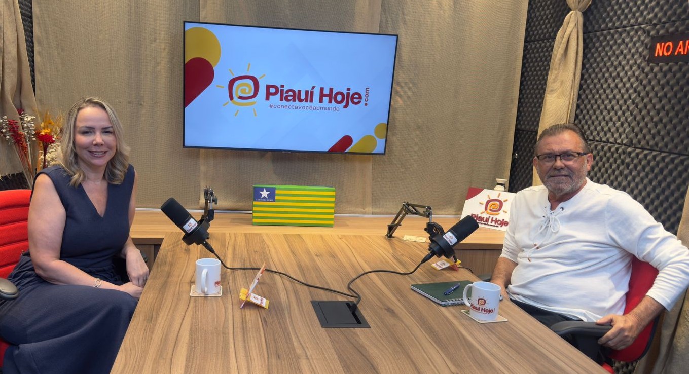 Presidente da Águas de Teresina, Carolina Serafim, concede entrevista ao jornalista Luiz Brandão  para o Podcast Piauí Hoje