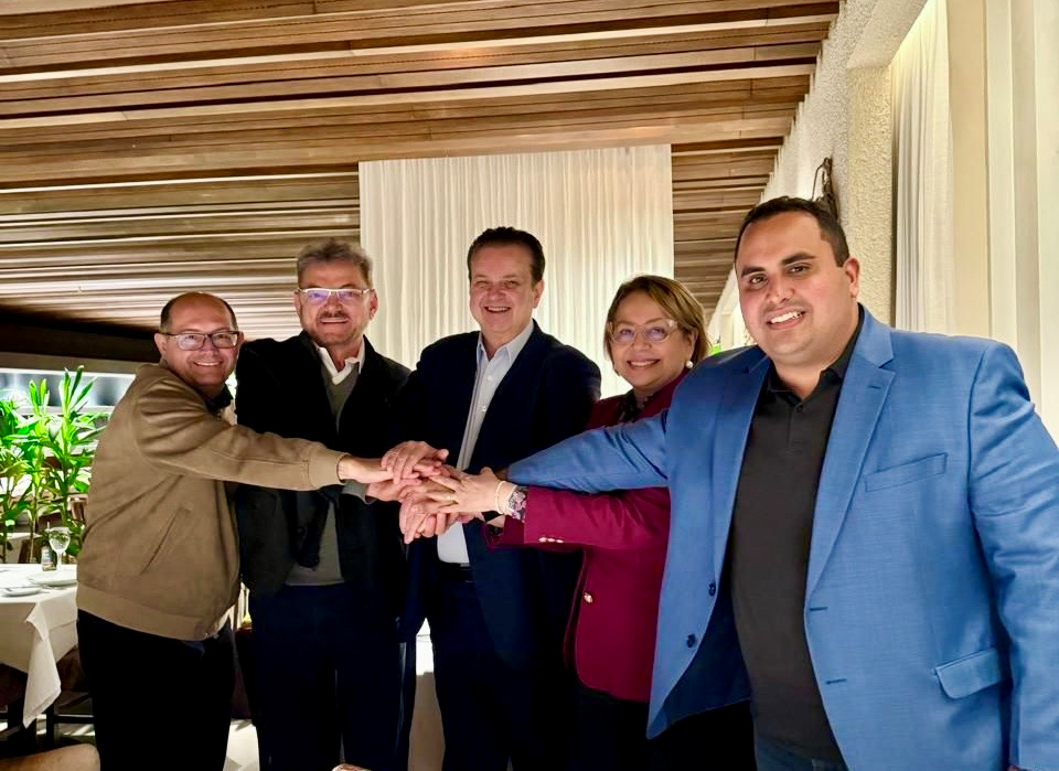 Wilson Martins ao lado de Gilberto Kassab, Jussara Lima, Georgiano Neto e José Augusto Nunes